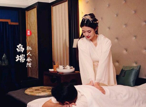 前天我在上海长宁一家养生会所，帮助你的身体慢慢放松